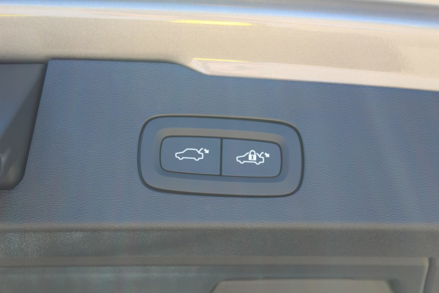 2020 Volvo V60 F-Series T5 Inscription Wagon Image 9