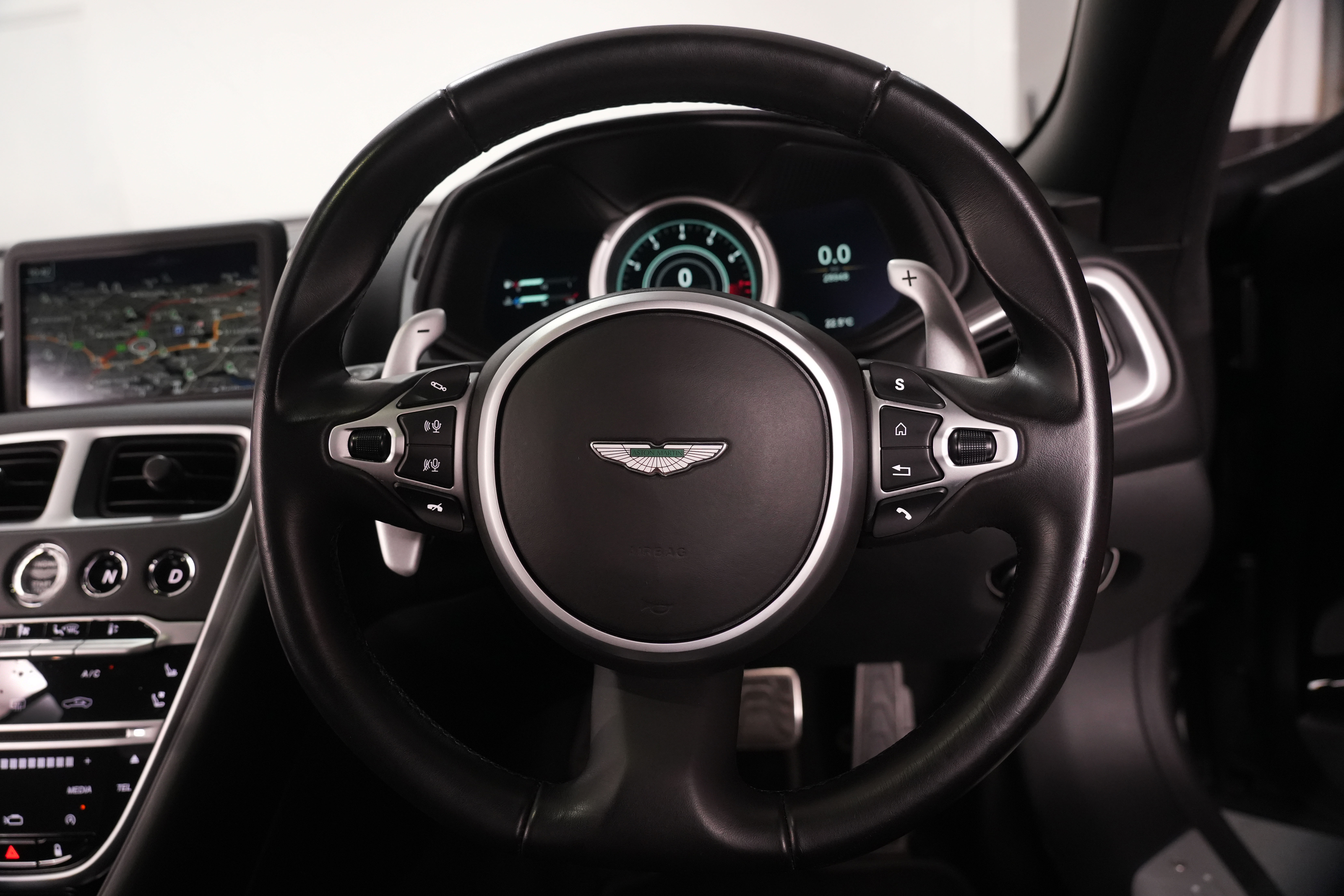 2018 Aston Martin DB11 Coupe Image 32