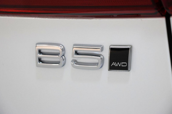 2024 MY25 Volvo XC60  Ultra B5 Bright SUV Image 6