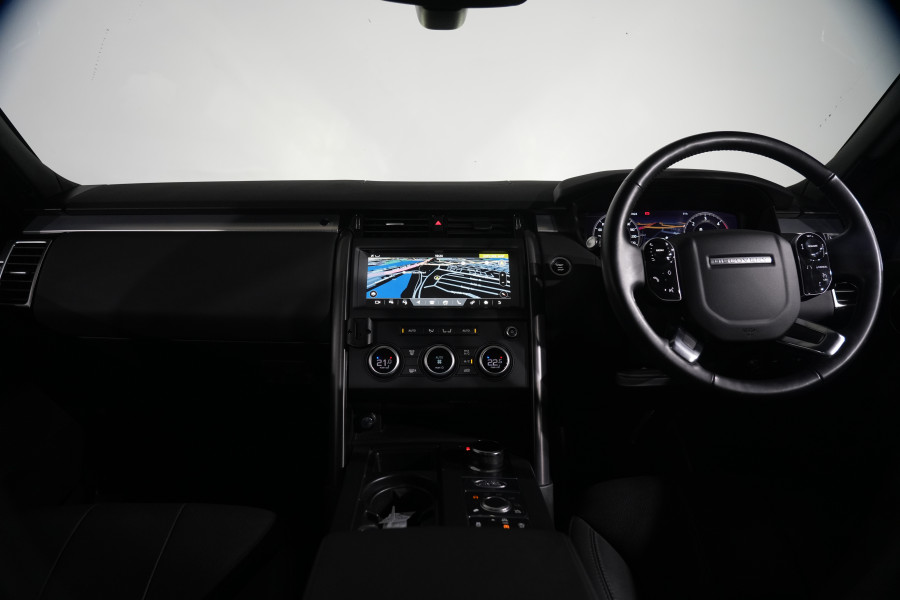 2020 Land Rover Discovery Series 5 SDV6 Landmark SUV Image 13