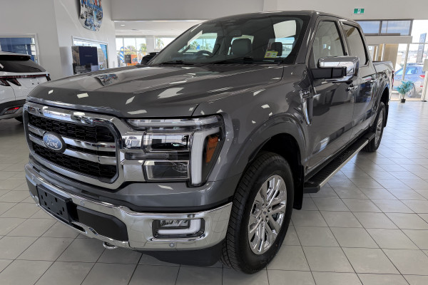 2024 Ford F-150  Lariat Dual Cab Image 3