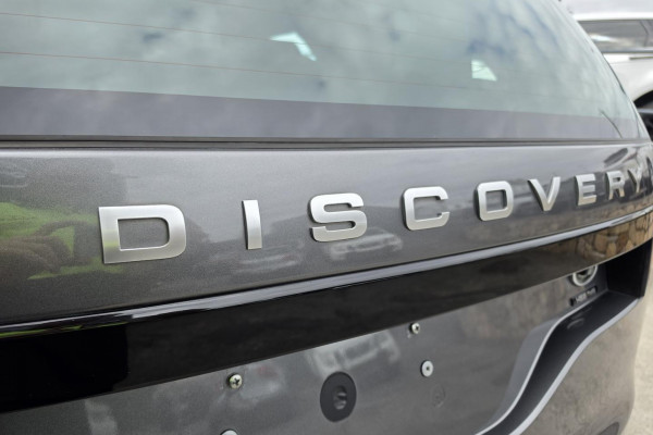 2018 Land Rover Discovery Series 5 HSE Luxury SUV Image 28
