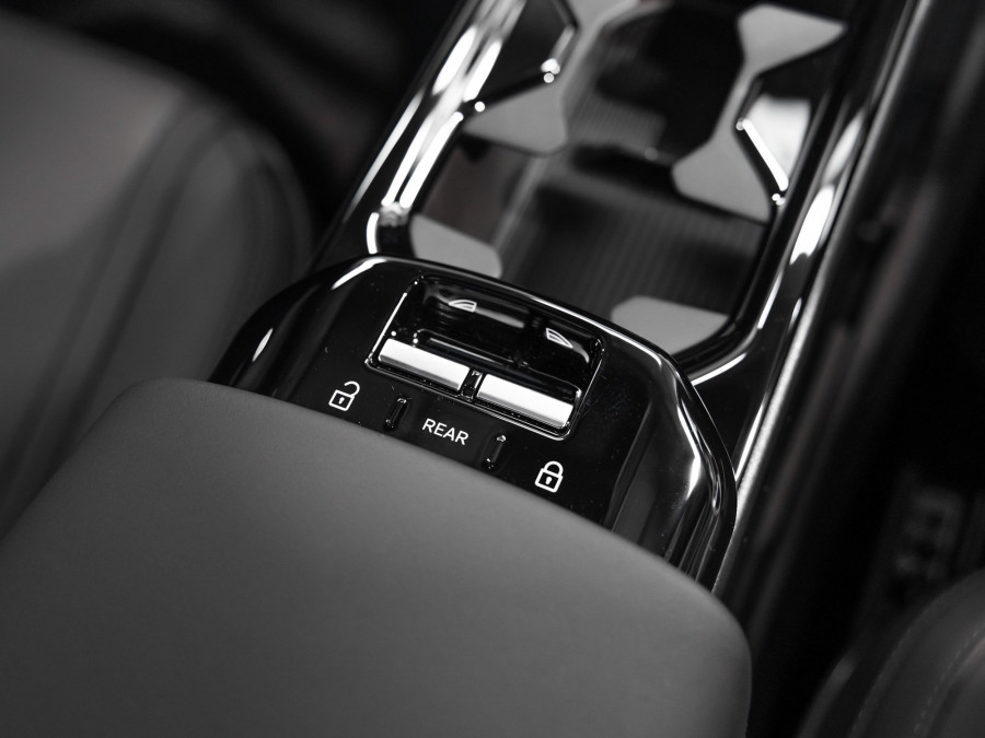 2026 Volvo EX30 Cross Country  Ultra Twin Motor Performance SUV Image 14