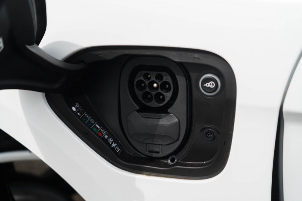 2021 Porsche Taycan 4S Coupe Image 11