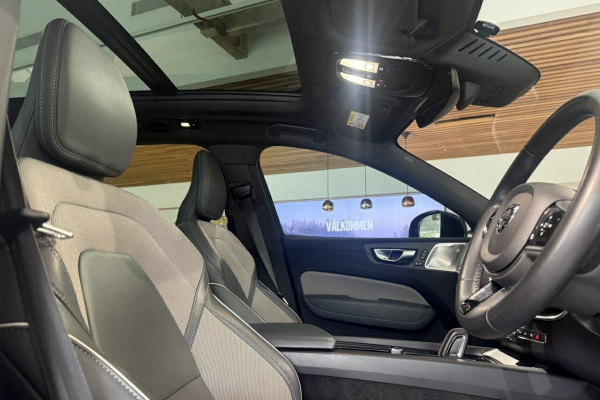 2022 Volvo XC60 UZ Recharge Plug-In Hybrid SUV Image 19