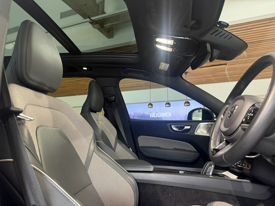 2022 Volvo XC60 UZ Recharge Plug-In Hybrid SUV Image 19