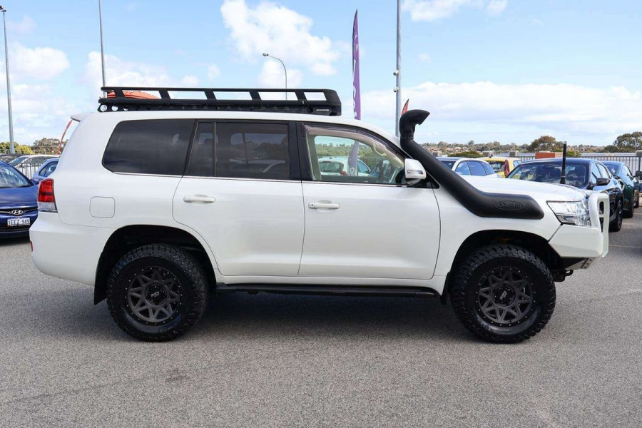 2016 Toyota LandCruiser VDJ200R VX SUV Image 3