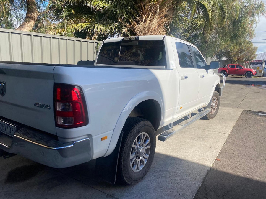 2017 Ram 2500  Laramie Ute Image 7