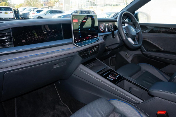 2025 MY26 Volkswagen Tayron R4 195TSI R-Line SUV Image 7