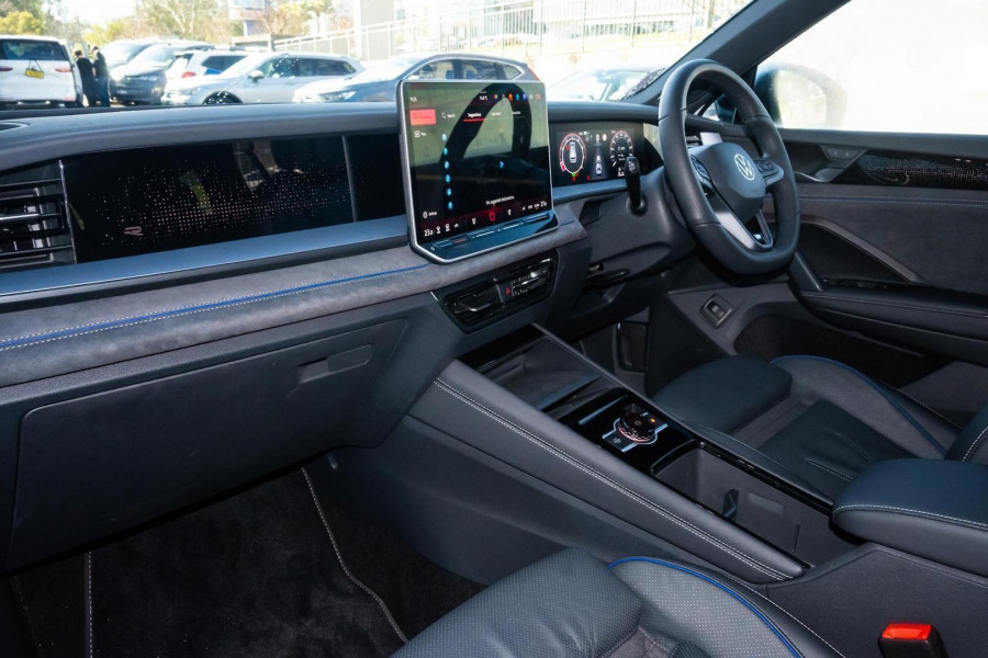 2025 MY26 Volkswagen Tayron R4 195TSI R-Line SUV Image 7