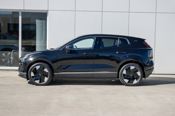 2024 Volvo EX30  Single Motor Extended Range Ultra SUV Image 4