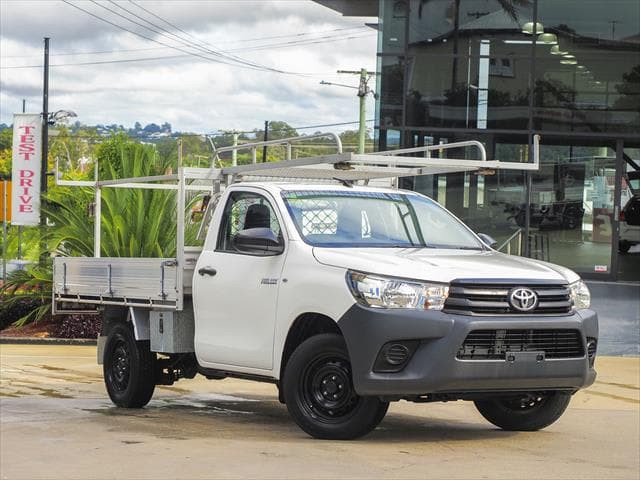 2017 Toyota Hilux TGN121R Workmate Cab chassis Image 1
