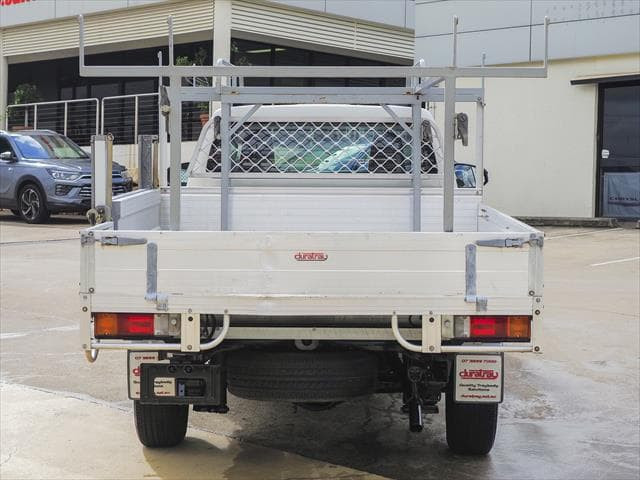 2017 Toyota Hilux TGN121R Workmate Cab chassis Image 2
