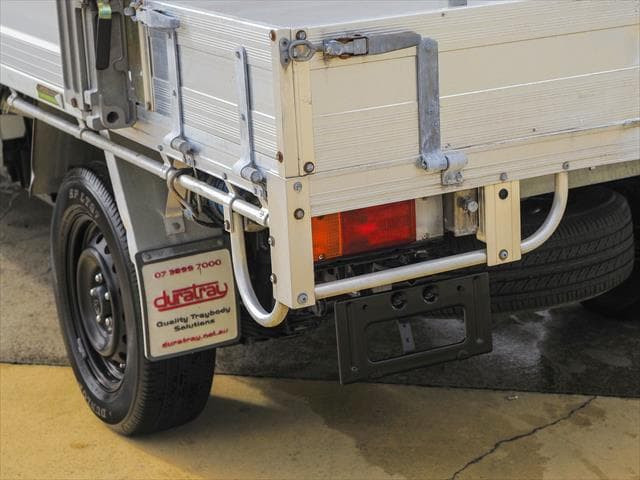 2017 Toyota Hilux TGN121R Workmate Cab chassis Image 3
