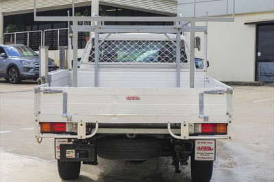 2017 Toyota Hilux TGN121R Workmate Cab chassis Image 4