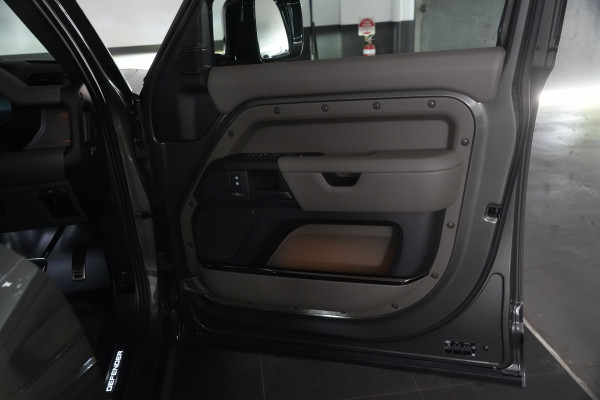 2025 Land Rover Defender L663 110 P635 OCTA SUV Image 61