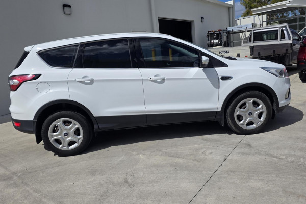 2017 Ford Escape ZG Ambiente SUV Image 2