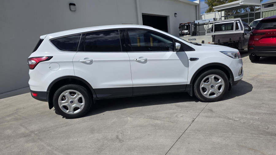 2017 Ford Escape ZG Ambiente SUV Image 2