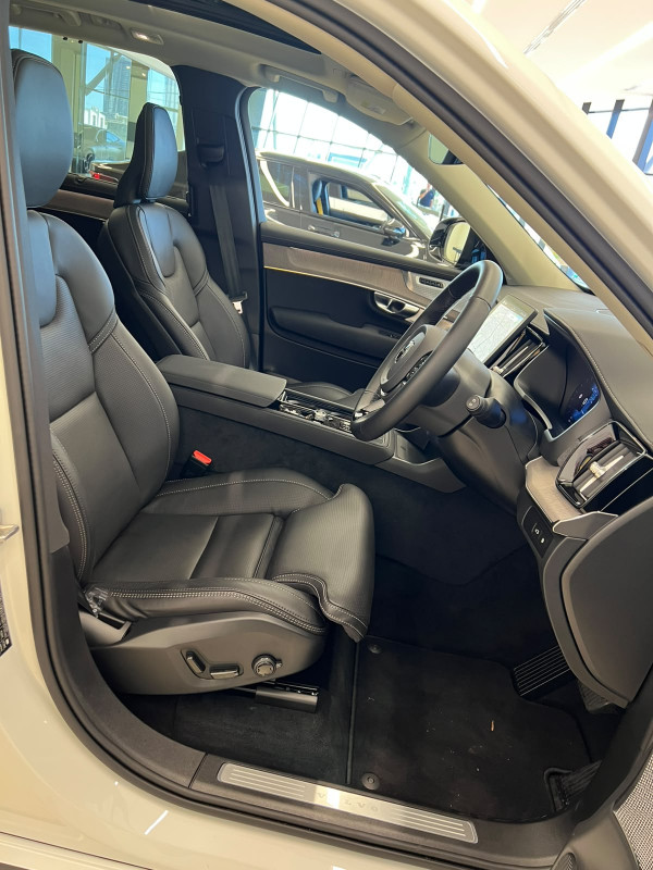 2025 MY26 Volvo XC90 L Series Ultra T8 Plug-in Hybrid Dark SUV image 16