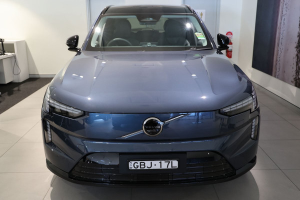 2026 Volvo EX90  Ultra Twin Motor Performance SUV Image 3