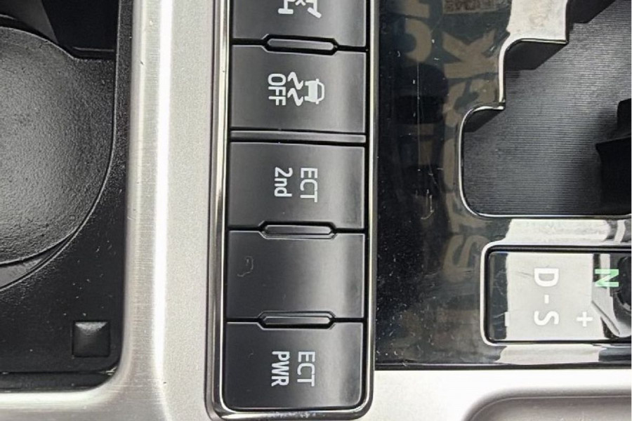 2017 Toyota LandCruiser VDJ200R VX SUV Image 19