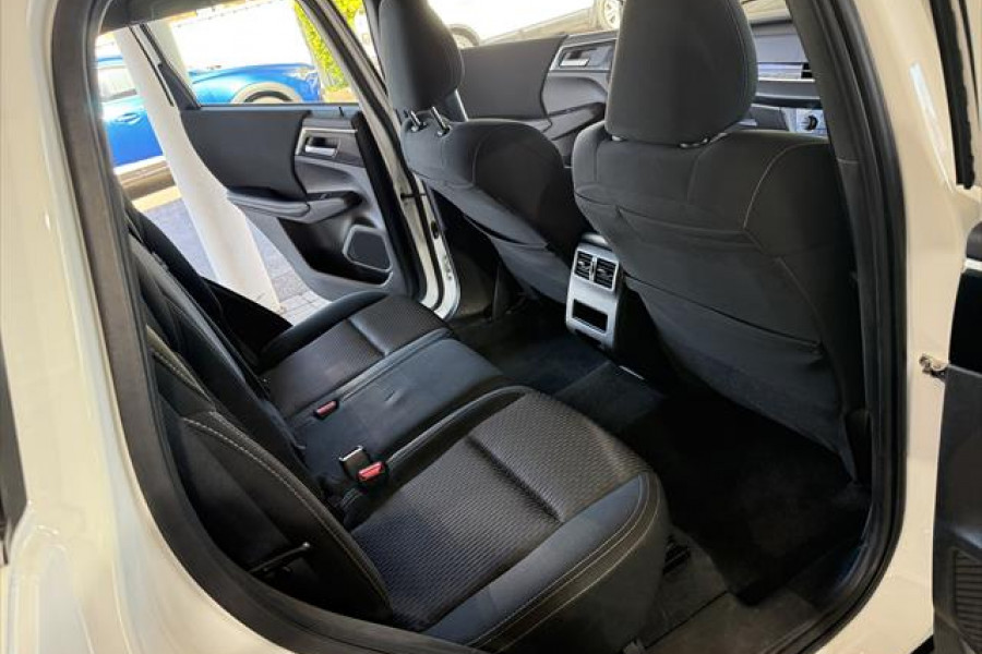 2022 MY23 Mitsubishi Outlander ZM ES SUV Image 13