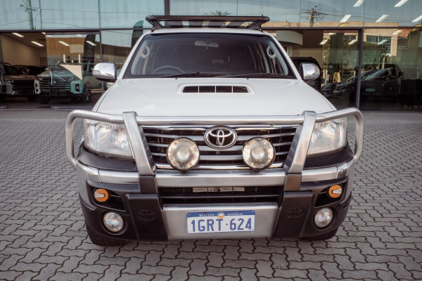 2014 Toyota HiLux SR5 Double Cab Pickup Image 2