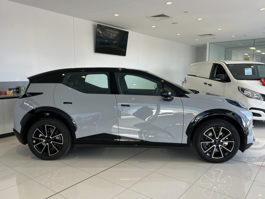 2024 Zeekr X BXE RWD SUV Image 4