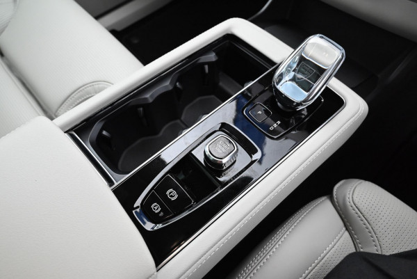 2026 Volvo XC90 L Series Ultra B5 Dark SUV image 19