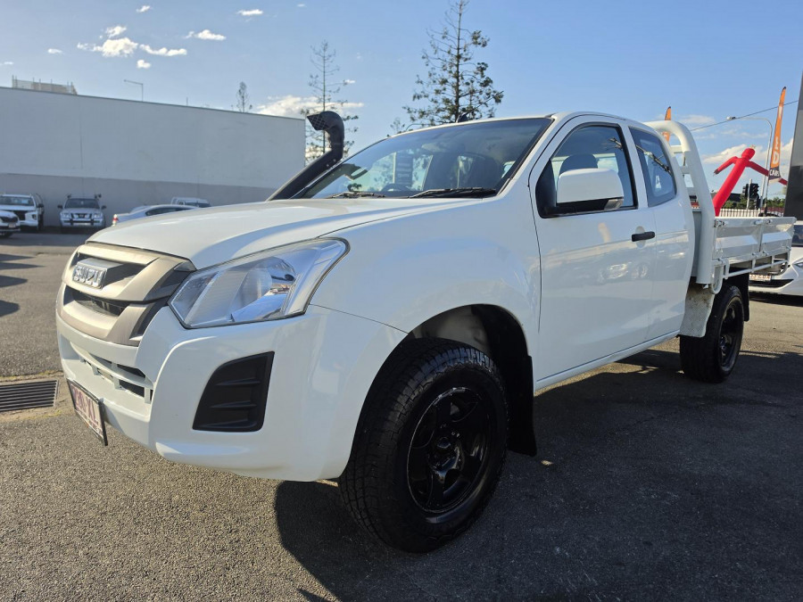 2017 Isuzu D-MAX  SX Cab Chassis Image 3