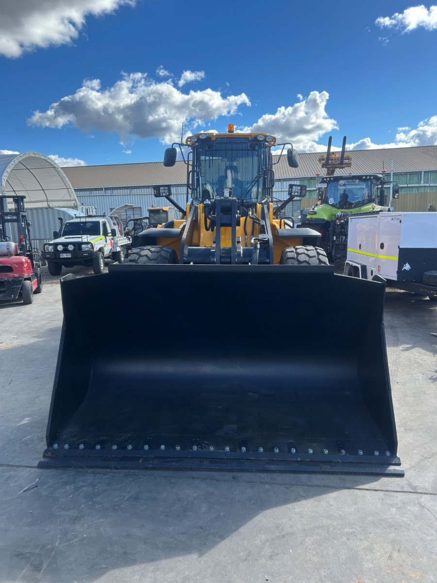 2025 JCB WHEELED LOADER Wheel Loader Image 1