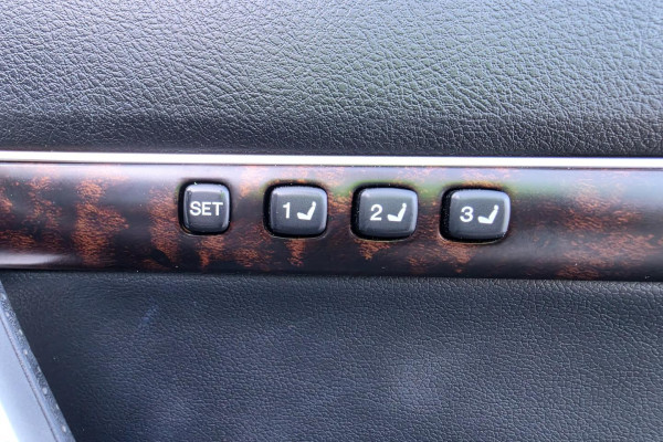 2012 MY10 Toyota LandCruiser VDJ200R Sahara SUV Image 29