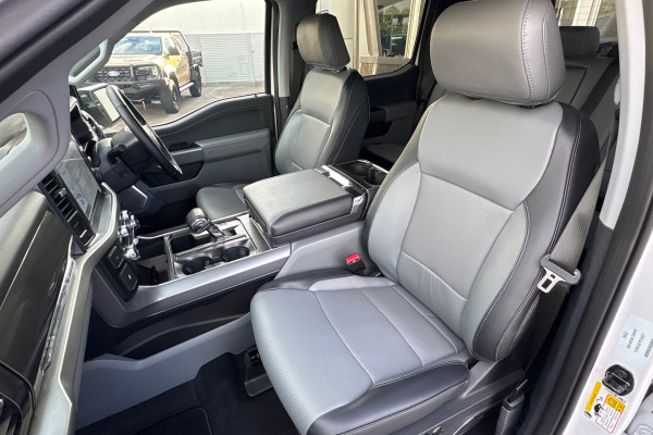 2023 Ford F-150  Lariat Dual Cab Image 10
