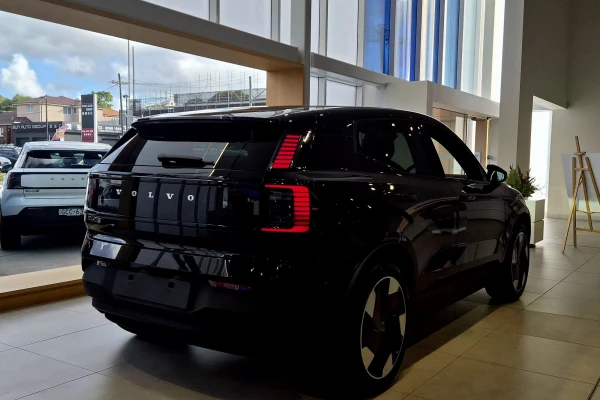 2026 Volvo EX30  Single Motor Extended Range Ultra SUV Image 5