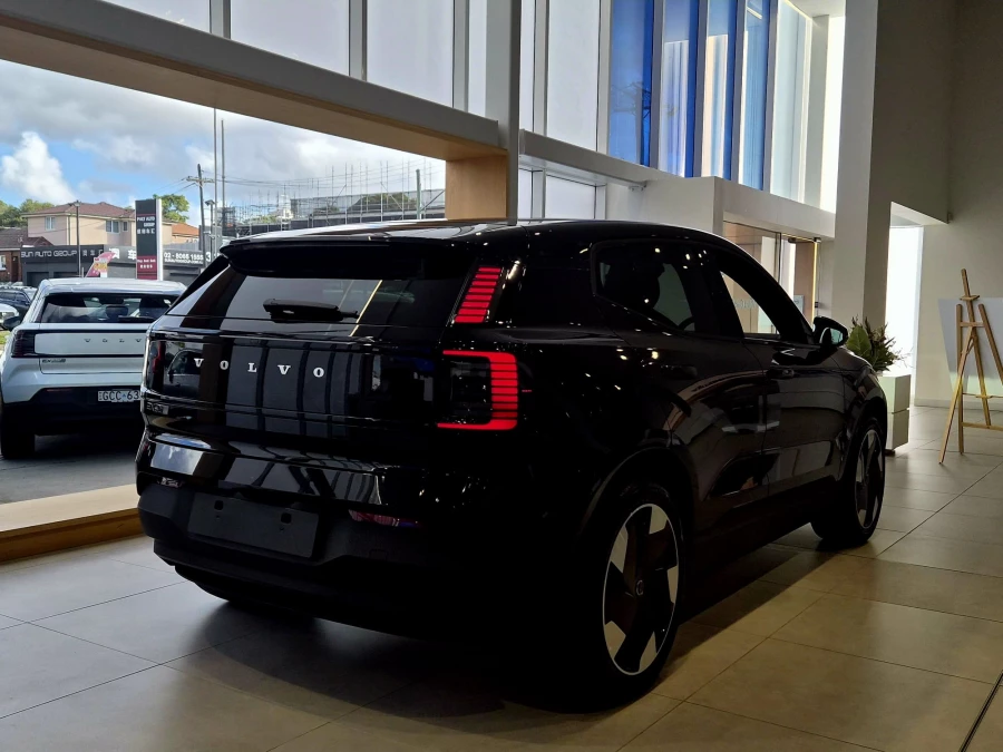 2026 Volvo EX30  Single Motor Extended Range Ultra SUV Image 5