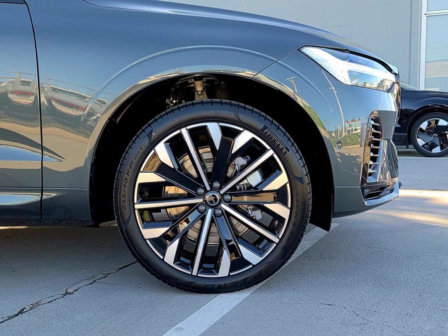 2026 Volvo XC60 UZ Ultra T8 Plug-in Hybrid Dark SUV Image 3