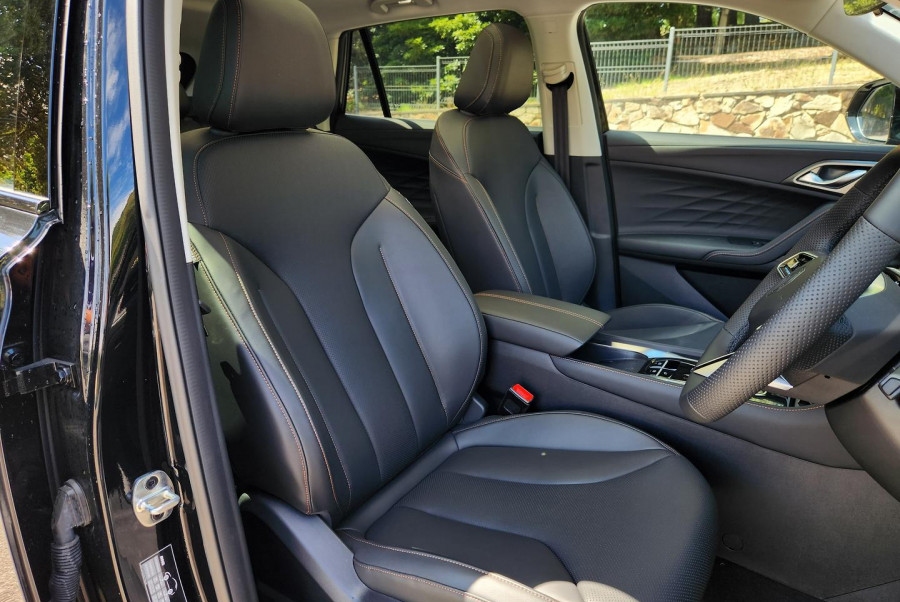 2024 MY24.5 MG HS AS33 Essence SUV Image 11