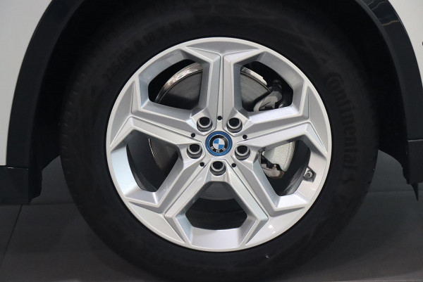 2024 BMW iX1 U11 eDrive20 xLine SUV image 8