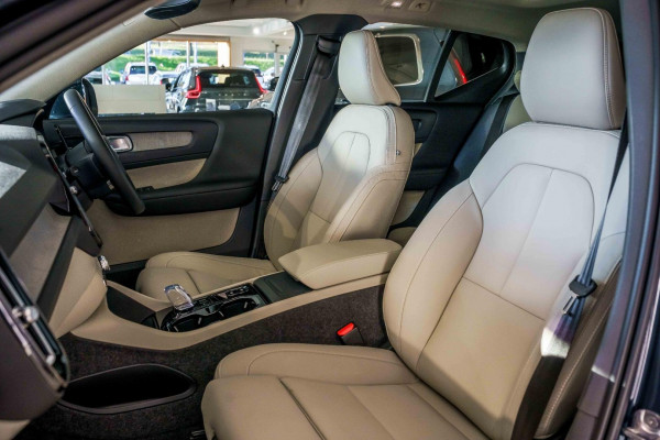 2026 Volvo XC40 XZ Ultra B4 Bright SUV Image 6