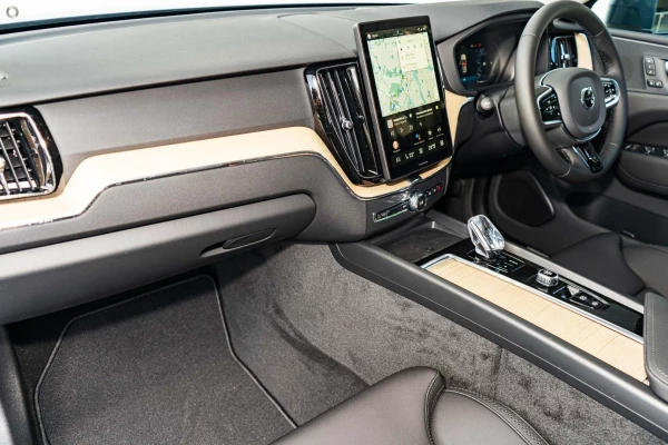 2026 Volvo XC60 UZ Plus B5 Bright SUV Image 8