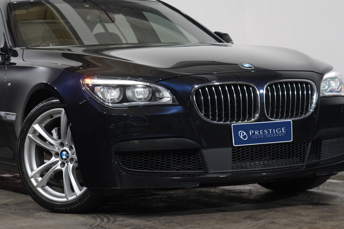 2015 BMW 7 40i Sedan Image 2