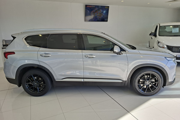 2018 Hyundai Santa Fe DM5 Series II Highlander SUV Image 7