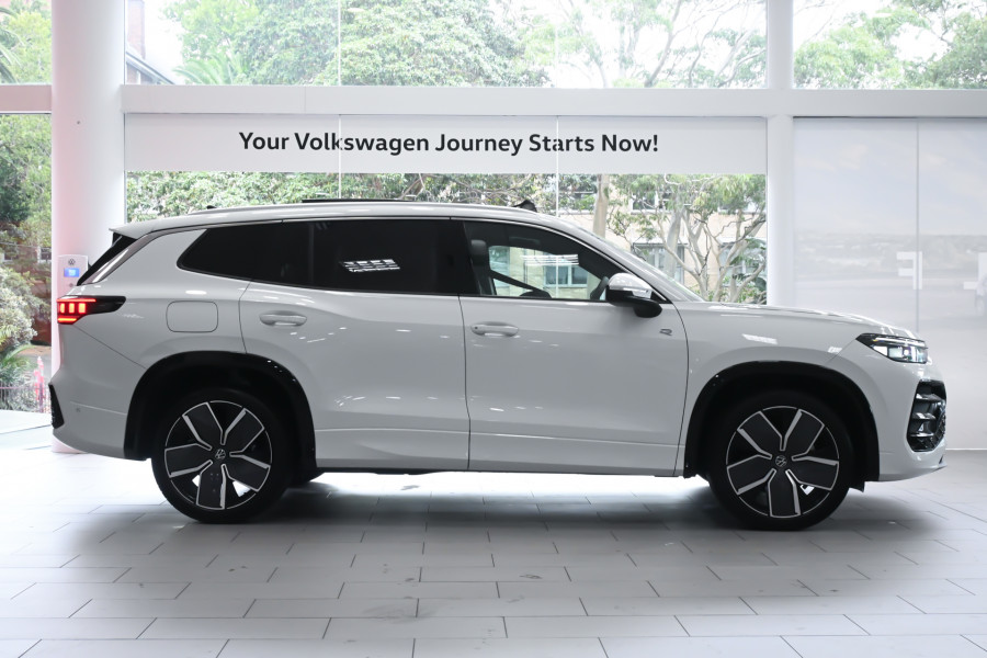 2025 MY26 Volkswagen Tayron R4 195TSI R-Line SUV Image 3