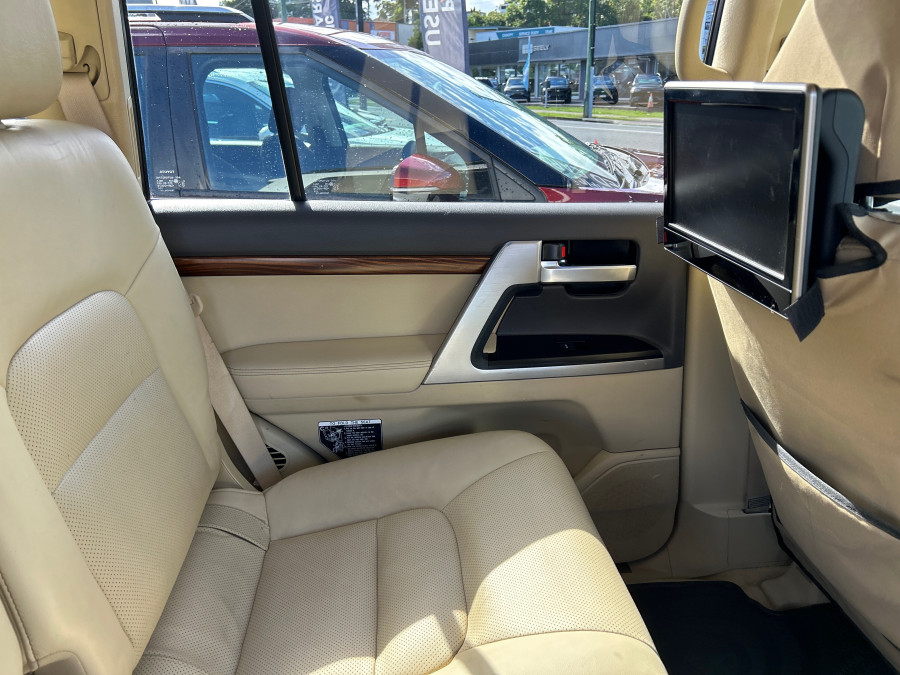 2016 Toyota LandCruiser VDJ200R Sahara SUV Image 35