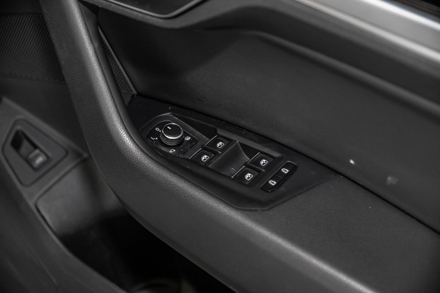 2022 Volkswagen Touareg CR 170TDI SUV Image 18