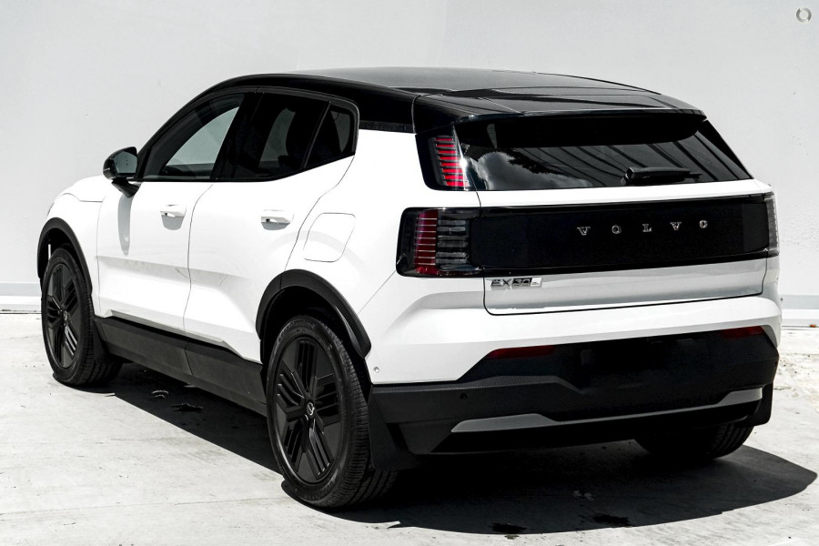 2026 Volvo EX30 Cross Country  Ultra Twin Motor Performance SUV Image 4