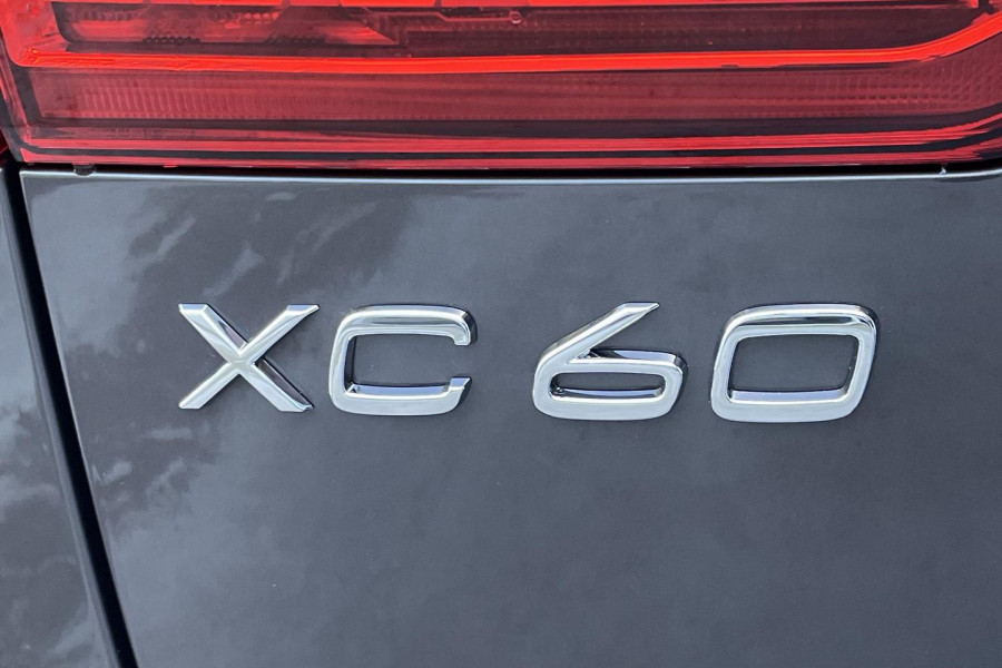 2022 Volvo XC60  B5 Momentum Suv Image 22
