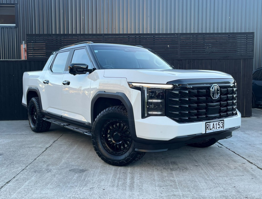 2025 MG U9 Black Edition Ute Image 1