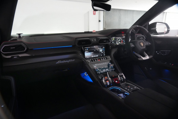 2022 Lamborghini Urus SUV Image 34