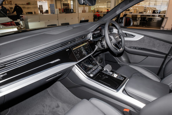 2025 MY26 Audi Q7 4M TFSI 250kW S line SUV image 5